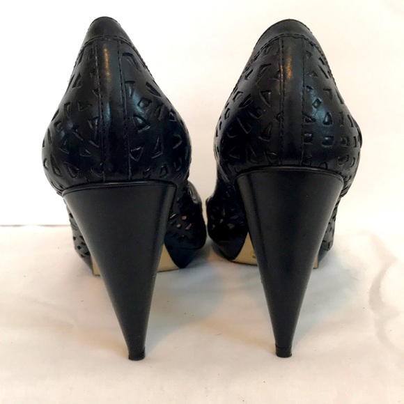 Vince Camuto black cut out heels - Picture 4 of 4